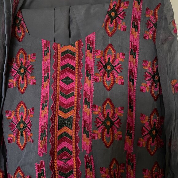 3 piece salwar kameez set in gray with vibrant embroidery - Picture 4 of 16